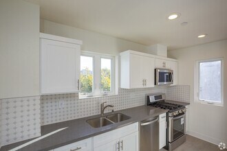 127 1/2 N Mountain View Ave, Unit 127 12 in Los Angeles, CA - Building Photo - Building Photo