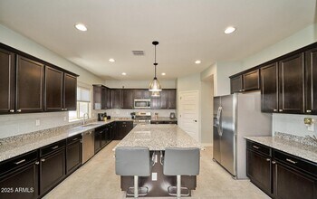 2415 E Runaway Bay Pl in Gilbert, AZ - Building Photo - Building Photo