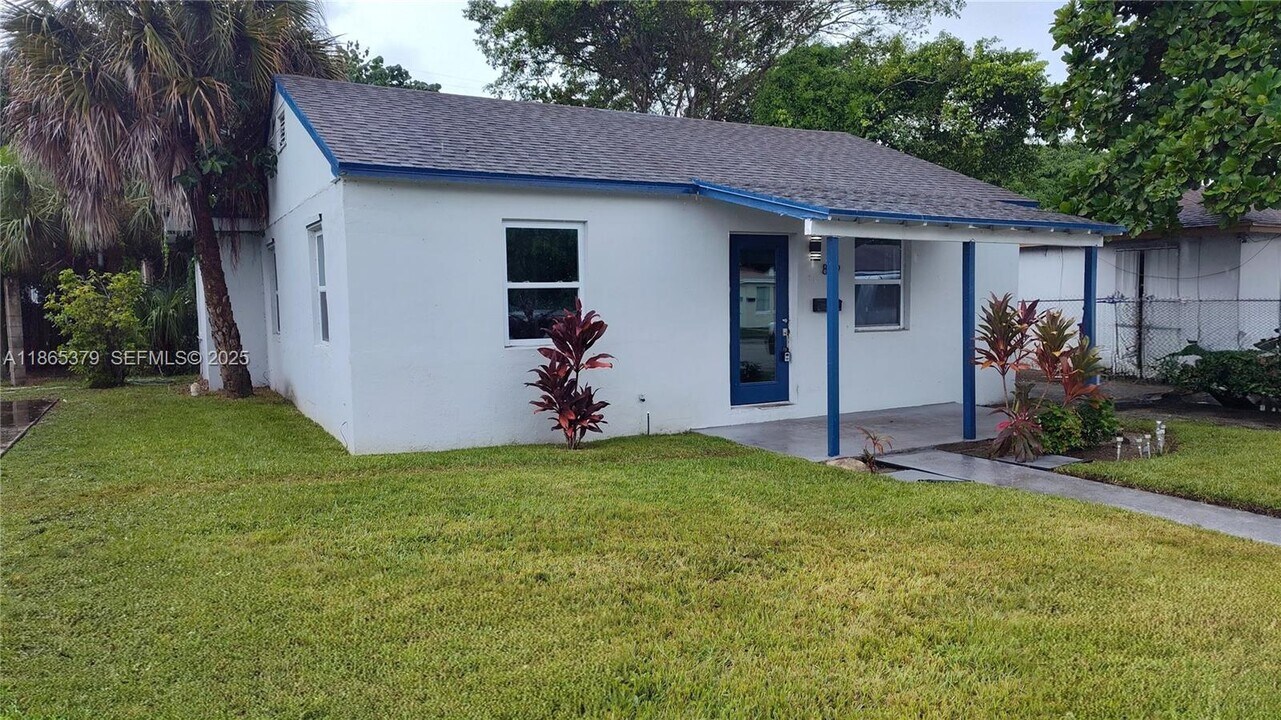 849 W 2nd St in Riviera Beach, FL - Foto de edificio