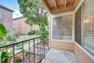 12200 Overbrook Ln in Houston, TX - Building Photo - Building Photo