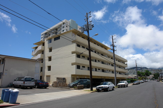 716 Lukepane Ave in Honolulu, HI - Building Photo - Building Photo