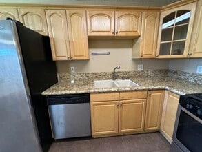 868 E Alvarado St, Unit 868 E. Alvarado St. #1 in Fallbrook, CA - Building Photo - Building Photo