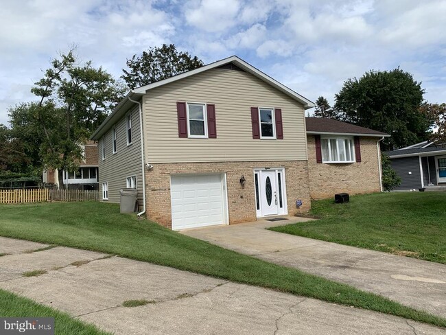 18 Flanders Ridge Ct in Cockeysville, MD - Building Photo - Building Photo