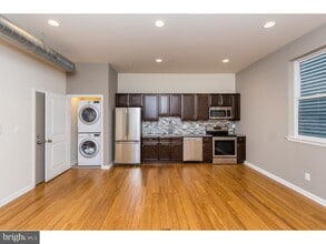 2422 Frankford Ave in Philadelphia, PA - Building Photo - Building Photo