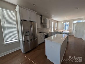 2322 Elizabeth Ml Pl in Charlotte, NC - Building Photo - Building Photo