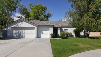 2325 Shoshone Dr in Bishop, CA - Building Photo