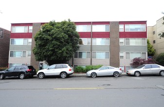 Tyee Apartments in Seattle, WA - Building Photo - Building Photo