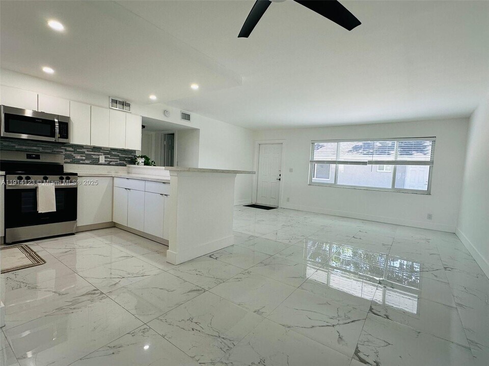 414 SE 14th St in Fort Lauderdale, FL - Building Photo