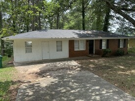 5884 Ash St in Forest Park, GA - Building Photo