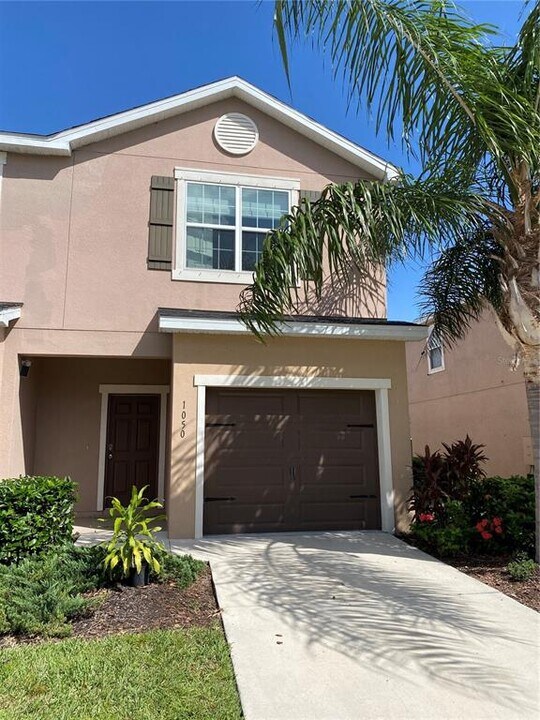 1050 Grantham Dr in Sarasota, FL - Building Photo