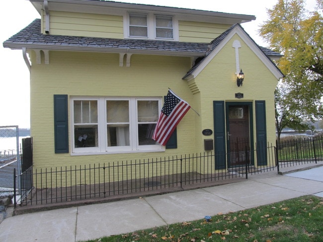 property at 326 W 2nd St