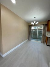 412 Persifer St, Unit A in Folsom, CA - Foto de edificio - Building Photo