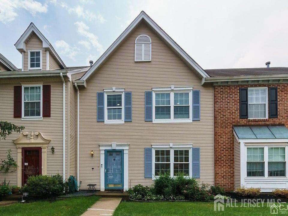 364 Hadleigh Ln in North Brunswick, NJ - Building Photo