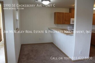 1990 SE Chokeberry Ave in Warrenton, OR - Building Photo - Building Photo