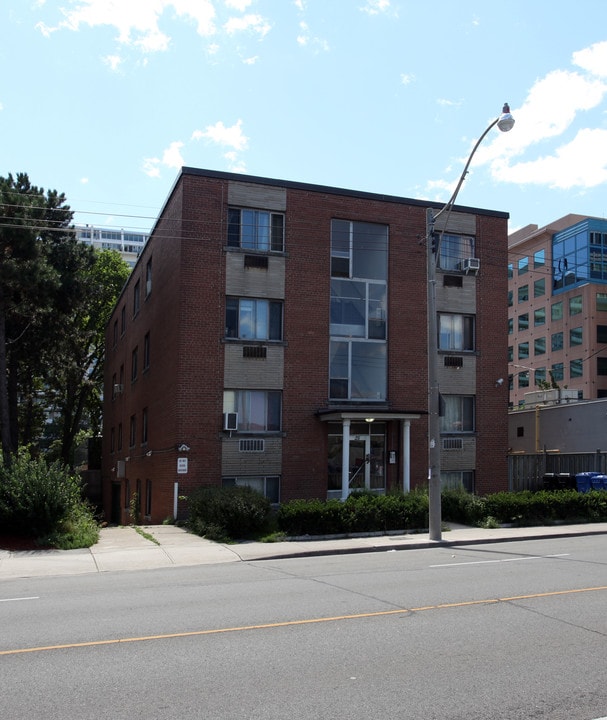 25 Davisville Ave in Toronto, ON - Building Photo