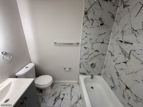 28 Kenmore Ave, Unit 30 in Newark, NJ - Building Photo - Building Photo