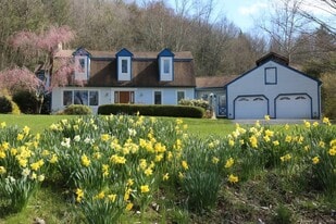 31 Cedar Hill Rd in New Milford, CT - Building Photo