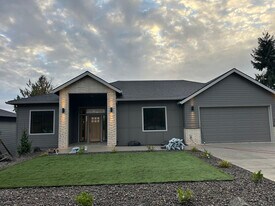 222 Curtis Dr in Longview, WA - Building Photo