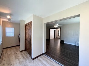 1713 Locust in Hutchinson, KS - Building Photo - Building Photo
