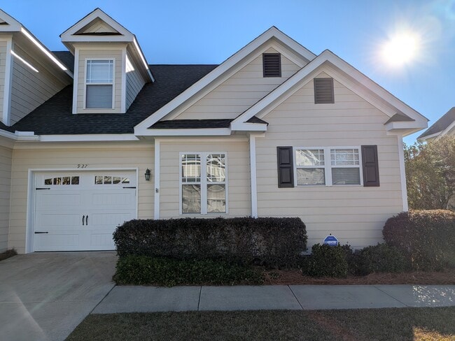 property at 927 Kensington Park Rd