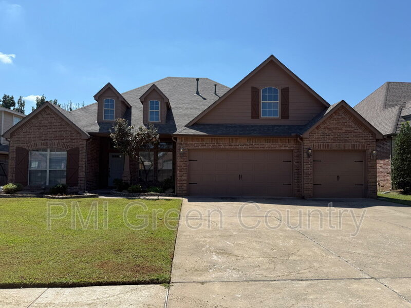 3710 West 108th Ct S in Jenks, OK - Building Photo