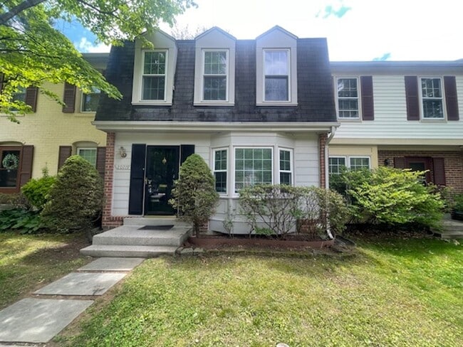 20219 Maple Leaf Ct in Gaithersburg, MD - Building Photo - Building Photo