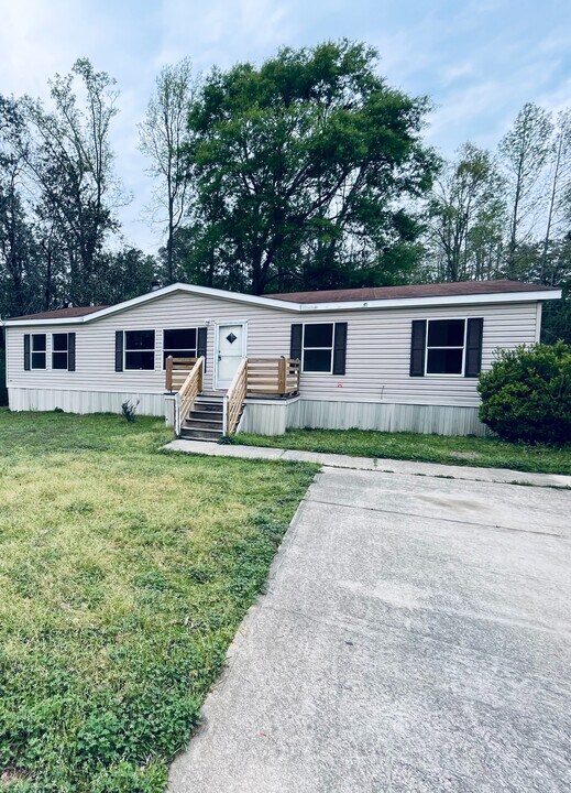 16093 Outland Dr in Loxley, AL - Building Photo