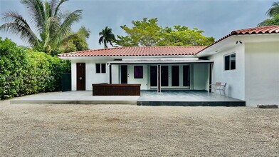 10610 NE 11th Ave in Miami Shores, FL - Building Photo - Building Photo