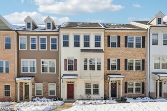 32 Cortland Ct in Livingston, NJ - Building Photo - Building Photo