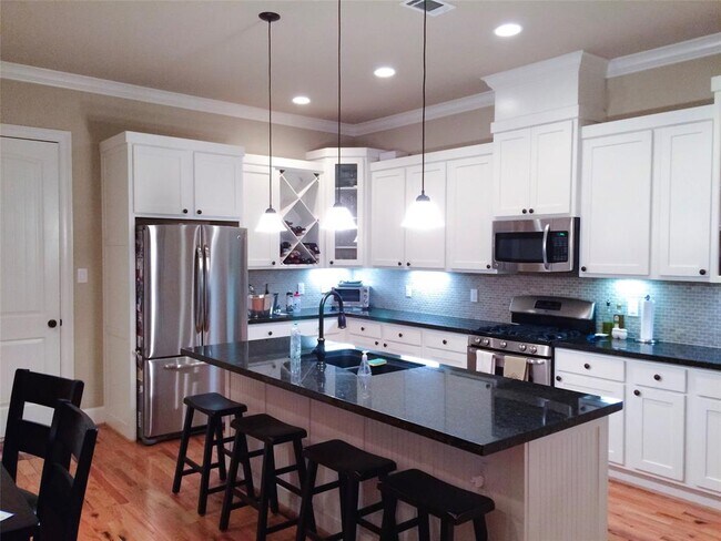 property at 5521 Kansas St