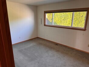 4301 W Viola Ave, Unit A in Yakima, WA - Building Photo - Building Photo