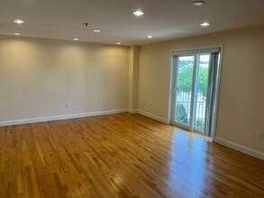 24 Arsenal St, Unit 2A in Watertown, MA - Building Photo - Building Photo