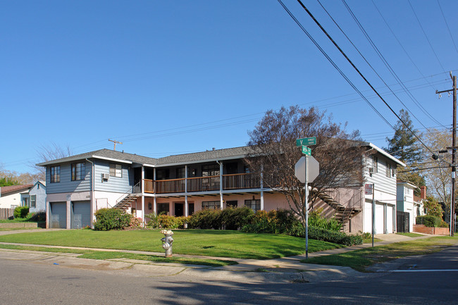 4439 V St in Sacramento, CA - Building Photo - Building Photo