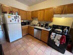 14 Strathmore Rd, Unit 3 in Brookline, MA - Building Photo - Building Photo