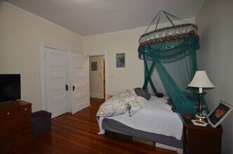 1566 Beacon St, Unit 11 in Brookline, MA - Building Photo - Building Photo