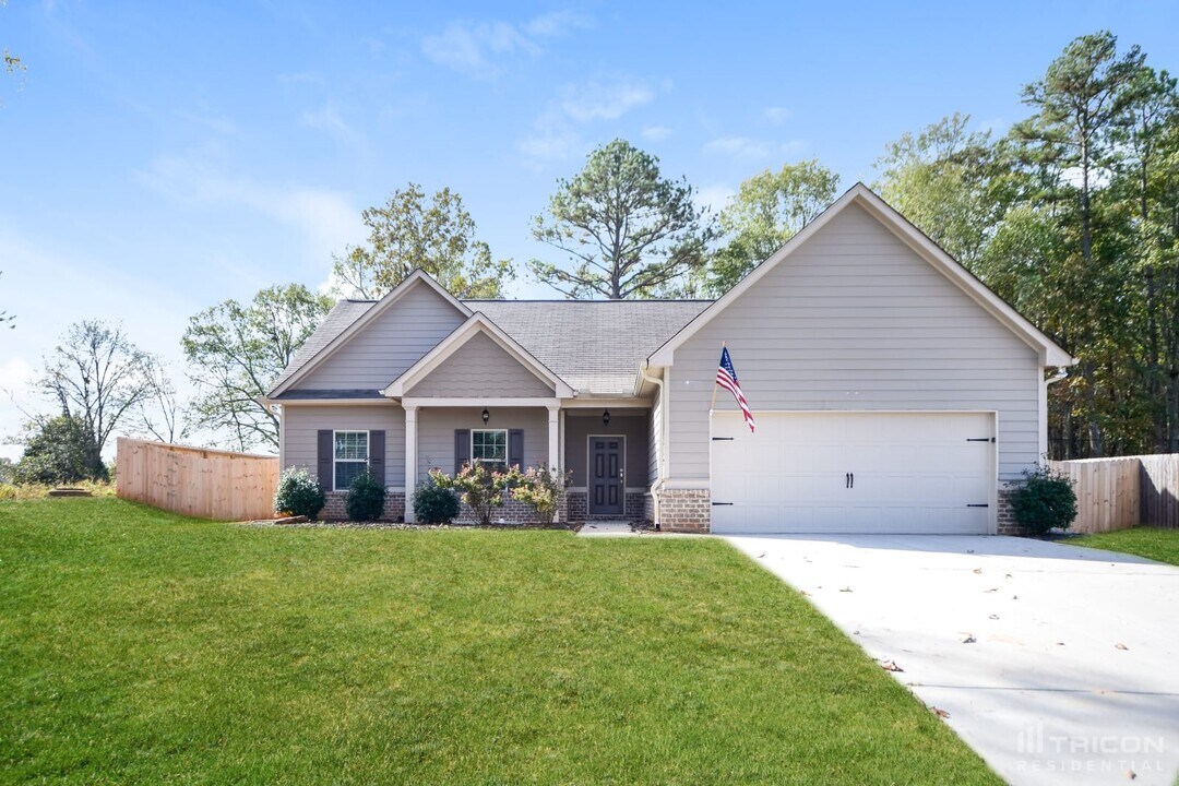 49 Amherst Dr in Winder, GA - Building Photo