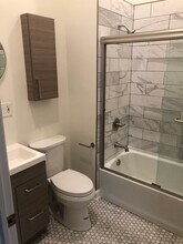 2455 N Sawyer Ave, Unit 1F in Chicago, IL - Building Photo - Building Photo