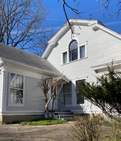 190 E State St in Athens, OH - Building Photo