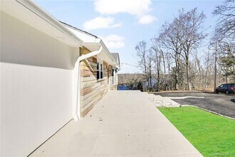 225 Hilltop St in Mahopac, NY - Foto de edificio - Building Photo