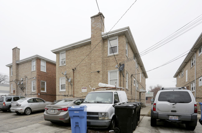 6137 W Fullerton Ave in Chicago, IL - Building Photo - Building Photo