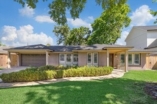 1918 De Milo Dr in Houston, TX - Building Photo