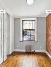 East 102nd Street in New York, NY - Foto de edificio - Building Photo