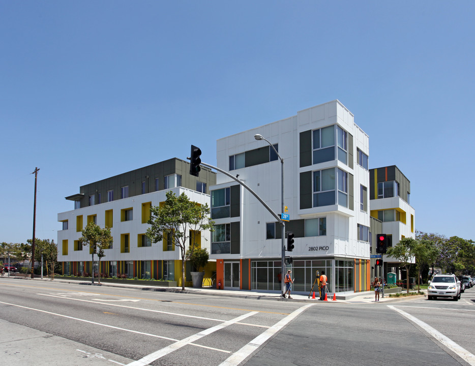 2802 Pico Blvd in Santa Monica, CA - Building Photo