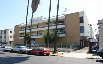 980 S Magnolia Ave in Los Angeles, CA - Building Photo - Building Photo