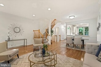 11280 Fairwind Way in Reston, VA - Foto de edificio - Building Photo