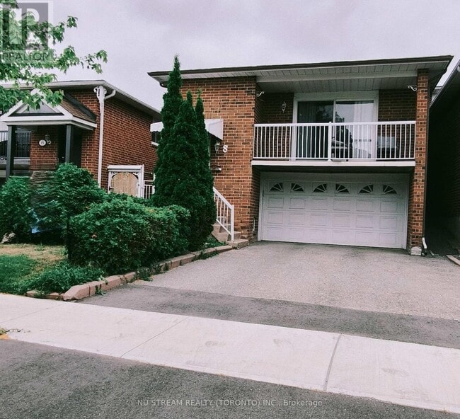 property at 8 Peachtree Pl