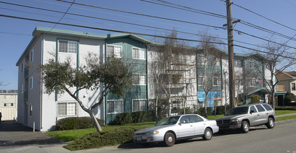 Marshall Manor Apartments in Alameda, CA - Building Photo - Building Photo