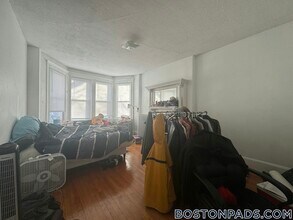 1377A Commonwealth Ave, Unit 3 in Boston, MA - Foto de edificio - Building Photo