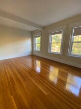 1595 Beacon St, Unit 6 in Brookline, MA - Foto de edificio - Building Photo