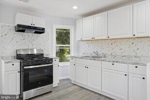 566 Rutherford Ave in Trenton, NJ - Building Photo